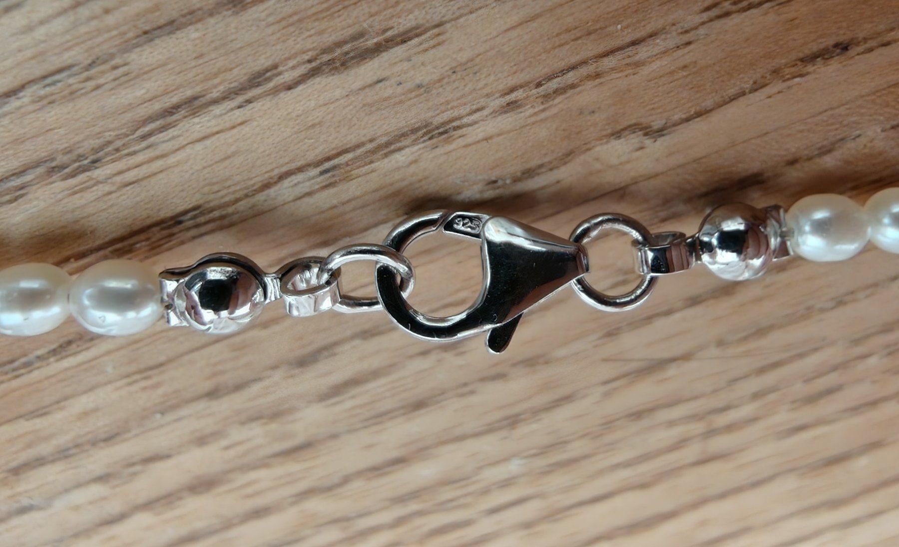 Catenine: Perlenkette mit Anhänger, weiss – Nuovo e nell'imballaggio originale da Rümlang venduto da 21f 4