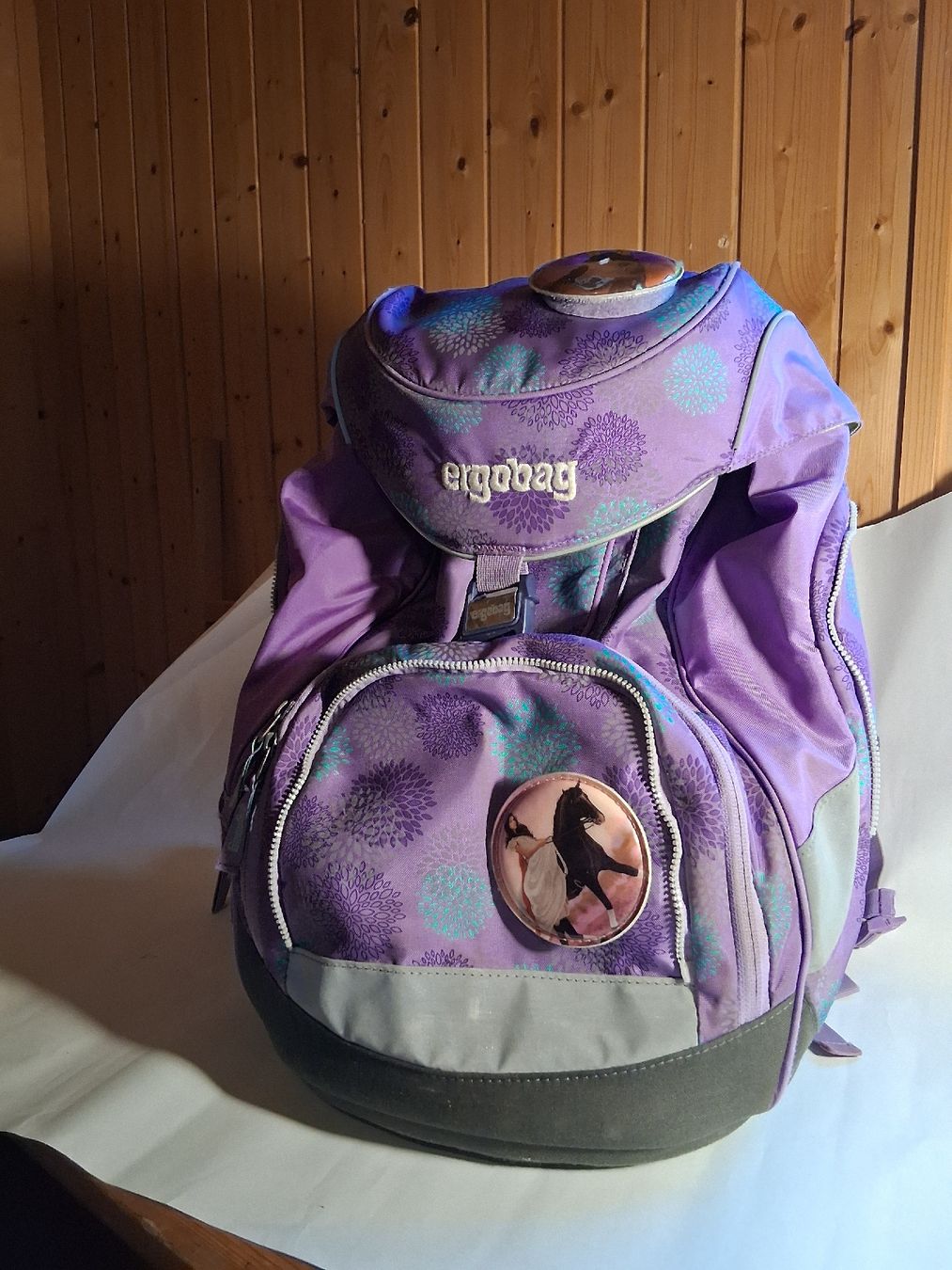 Ergobag Sacs & sacs à dos: Ergobag Schulranzen lila Blumenmuster Zustand gut – D'occasion à Schwellbrunn par corluk