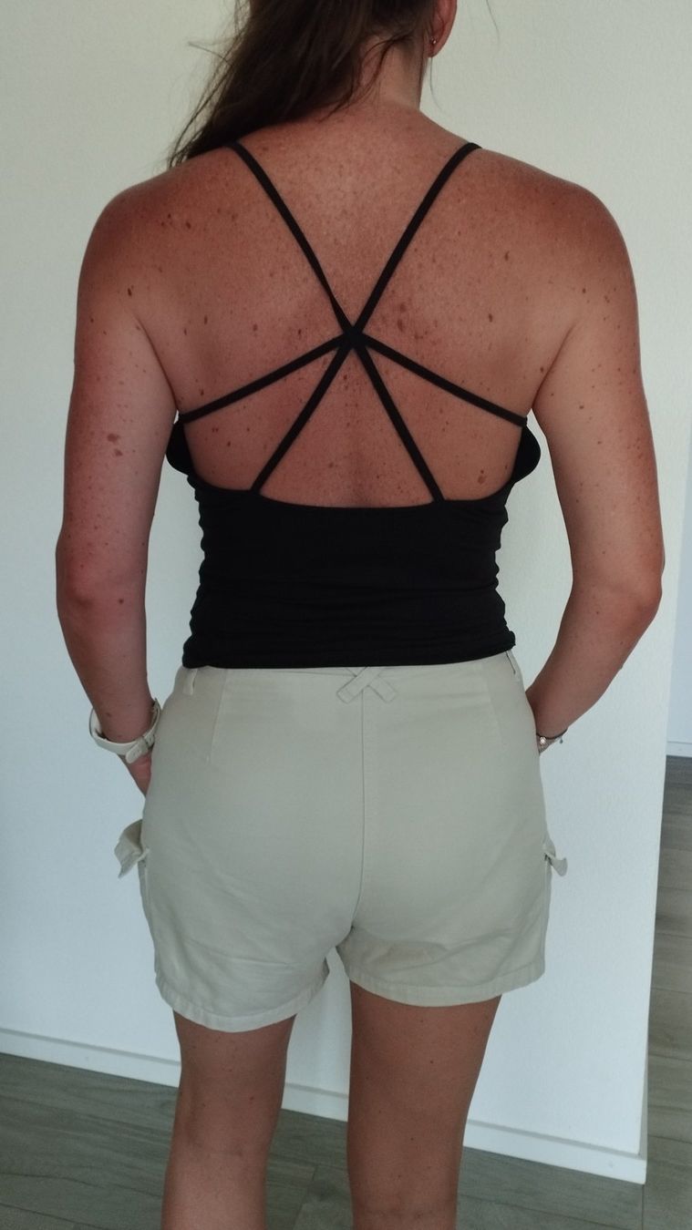 Kookai Tops: Top Kookai noir taille 2 – D'occasion à Belmont-sur-Yverdon par Dani-Lynne 5