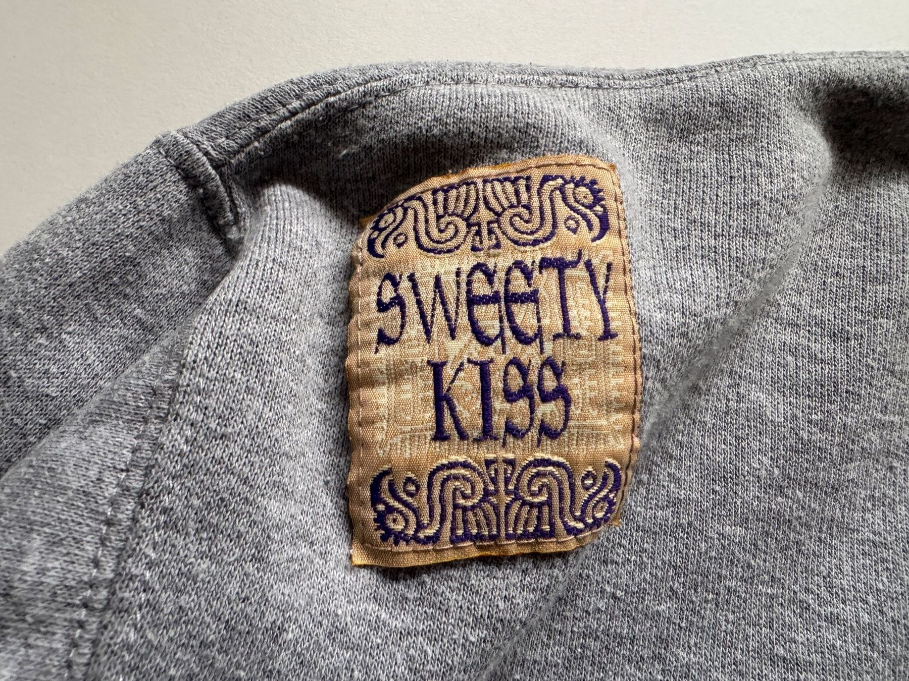 Pullover & Sweatshirts: Sweety Kiss Paris pullover Women Sz M – Gebraucht aus Neuchâtel von _Easy_to_Find_ 7