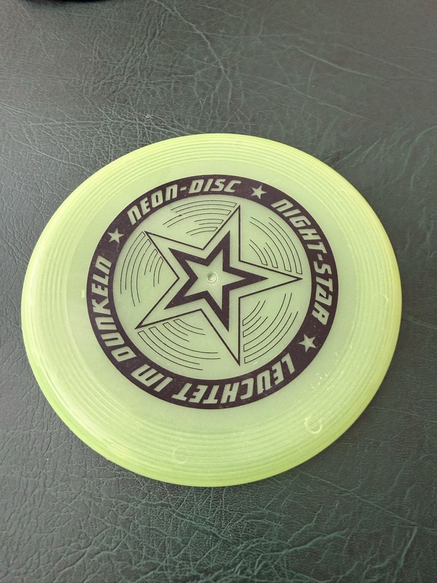 Jouets: Frisbee leuchtend neu! – Neuf (Voir description) à Zürich par Mat1908