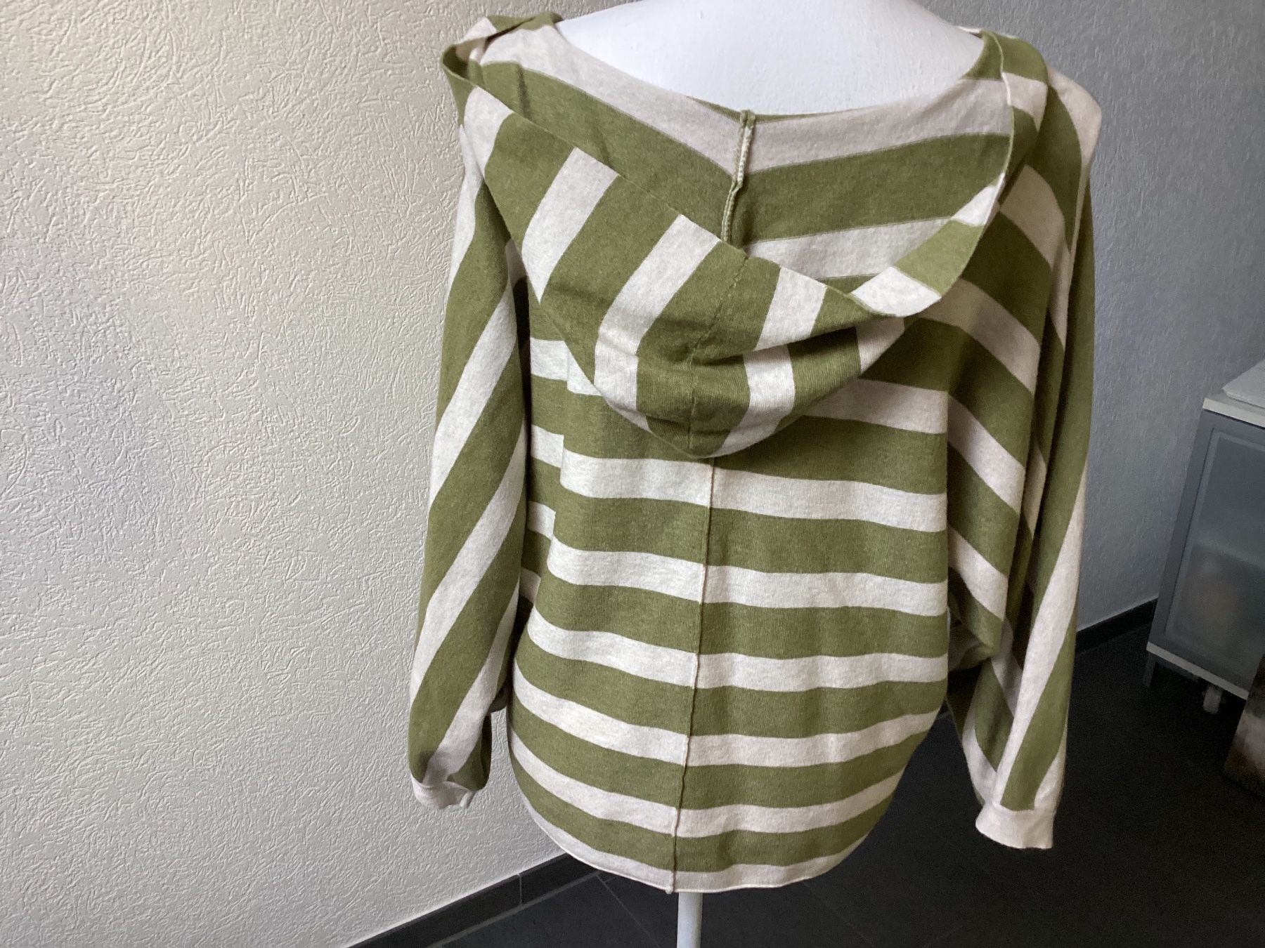Tom Tailor Pullover & Sweatshirts: Schöner Tom Taylor Damen Pullover mit Kapuze gestreift Gr. L – Gebraucht aus Homberg b. Thun von Homata 2