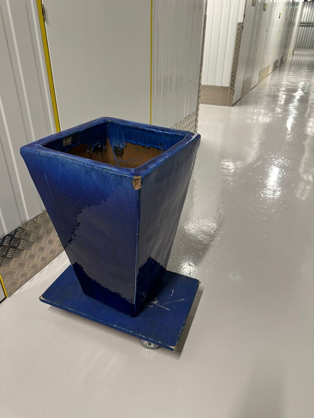 Vasi per fiori: Large Blue Ceramic Planter  Unique! – Usato da Killwangen venduto da bmy_5rtt 2