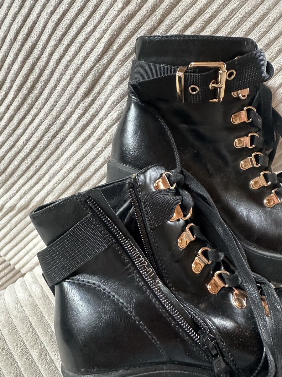 Scarpe da donna: Schwarze Stiefeletten mit Schnallen, Grösse 37 – Nuovo (secondo la descrizione) da Wichtrach venduto da sarai01 3