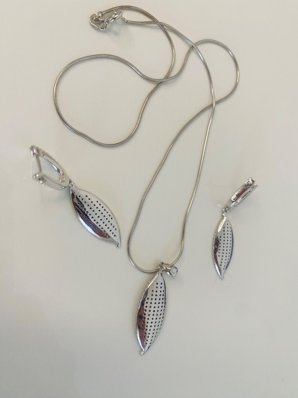 Swarovski Orecchini pendenti & Orecchini a lobo: Ohrringe mit Kette – Set – Nuovo (secondo la descrizione) da Grenchen venduto da adl_ds8n 2