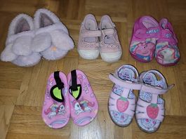 Verschiedene Schuhe in Grösse 25