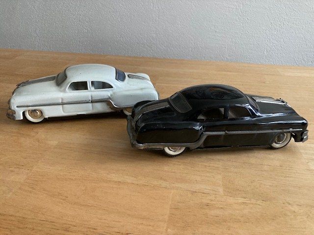 Spielzeuge: 2 Stück Oldtimer Blechautos 50-er Jahre Style – Gebraucht aus Affoltern am Albis von rollotomasi 1