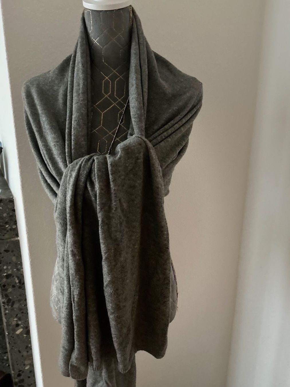 Foulard & Sciarpe: Schal Grau 220 x 70 cm – Nuovo (secondo la descrizione) da Zumikon venduto da Valeri79 1