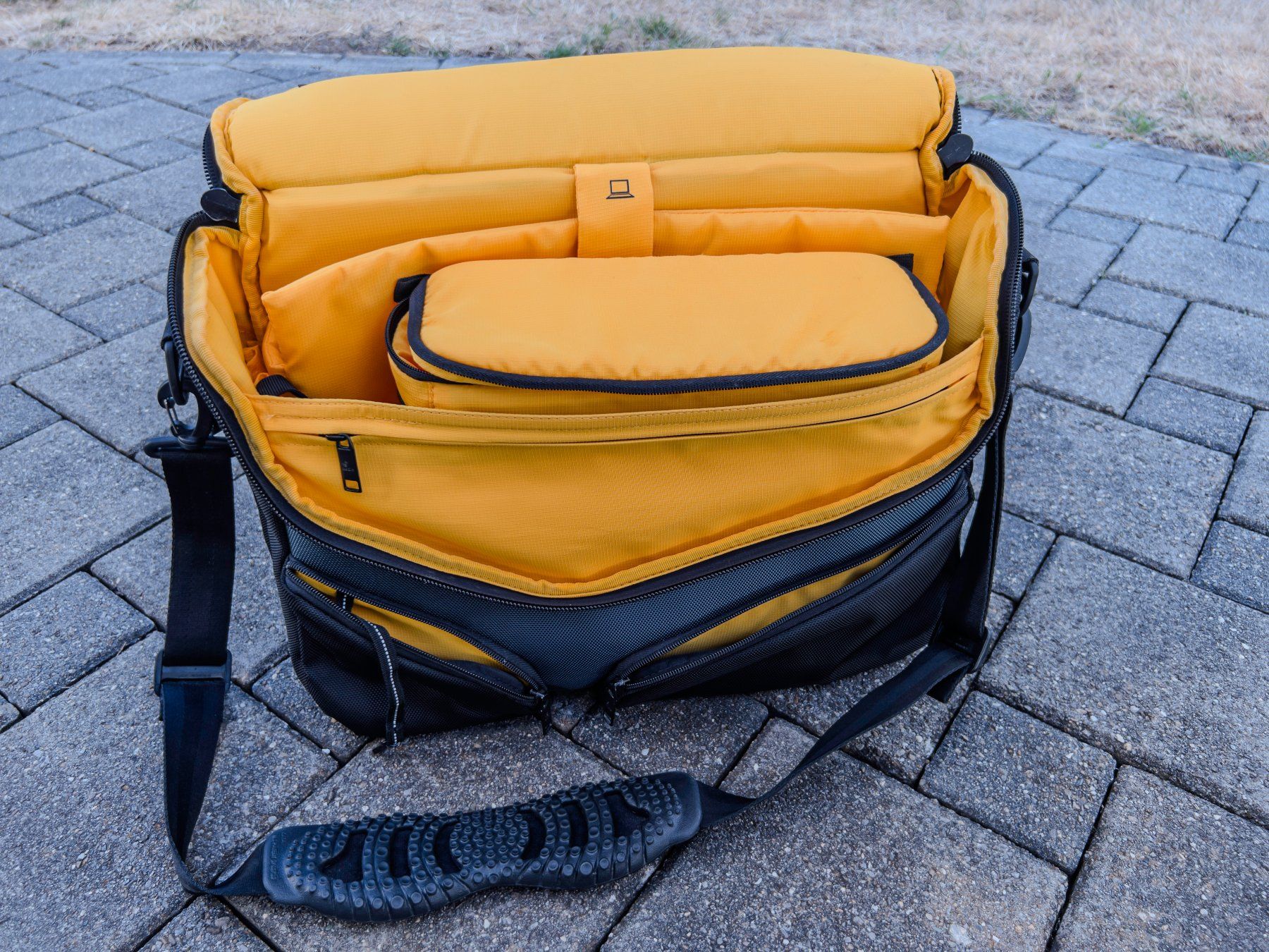 Kata Sacs: Notebook- und Kameratasche Kata CS-17 – D'occasion à Utzenstorf par 256479sobe 4