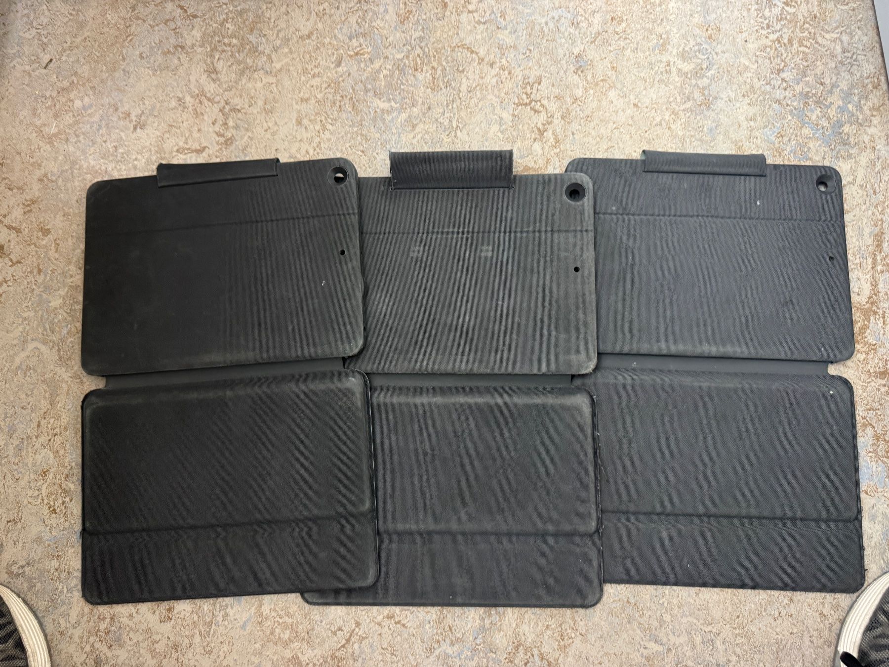 Apple Covers & Borse: Logitech Rugged Folio (für 9. Gen) Hülle – Usato da Schänis venduto da Animus1 2
