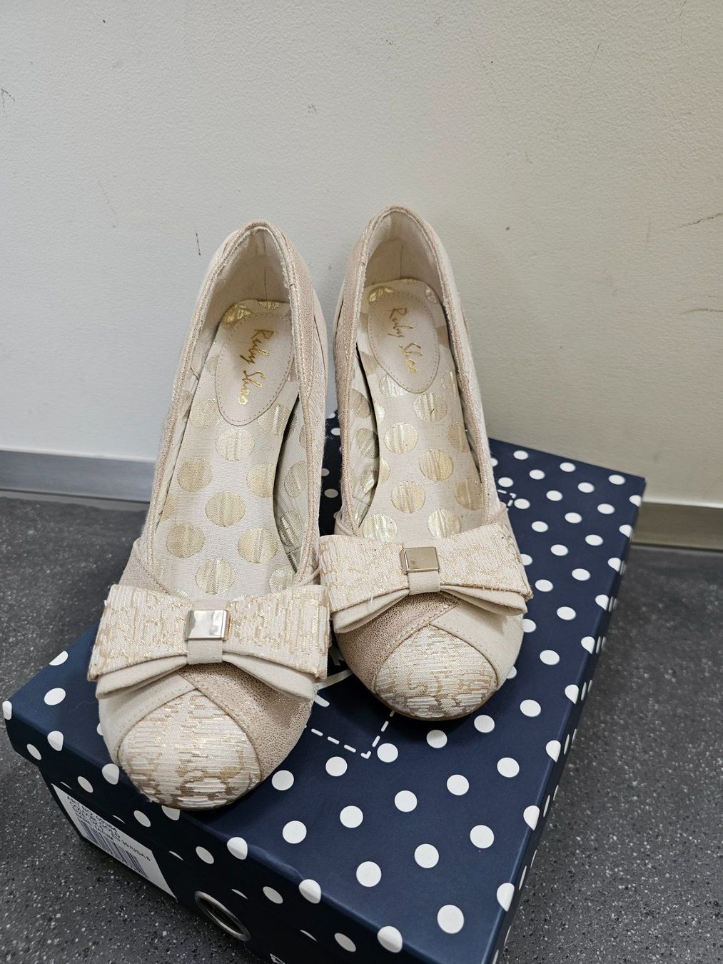 Scarpe da donna: Pumps, Ruby Shoo, Absatzschuhe Grösse 39 oder UK 6 – Usato da Mönthal venduto da Creativchaos 1
