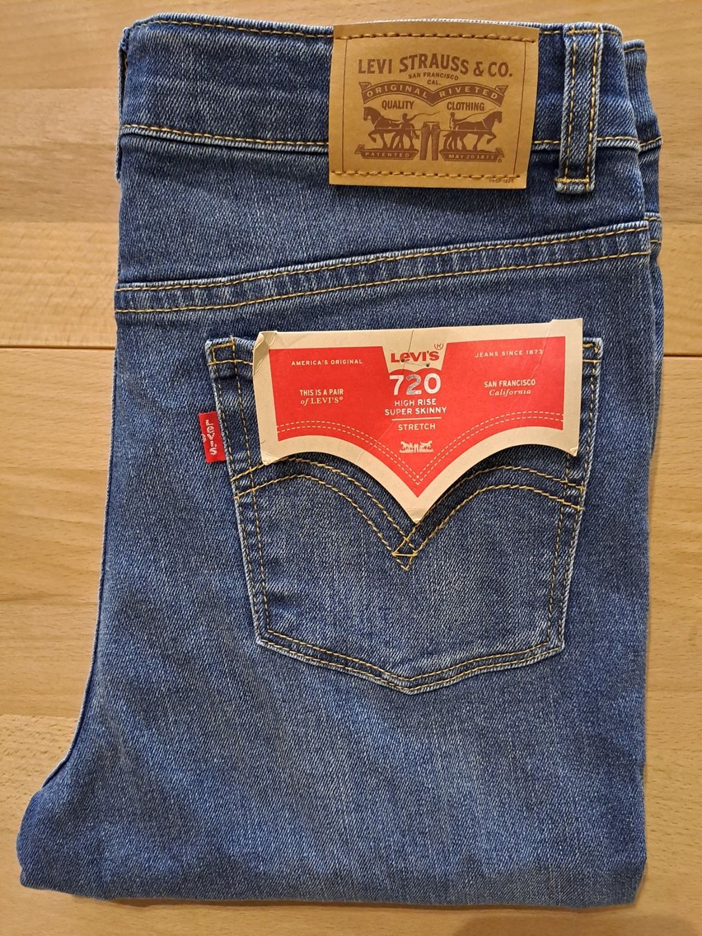 Levi's Hosen: Levis 720 High Rise Super Skinny 16 ans – Neu und originalverpackt aus Meyrin von dijin