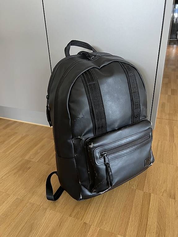 Rucksäcke: Douchebag Rucksack - schwarz – Gebraucht aus Hombrechtikon von Piluu 1