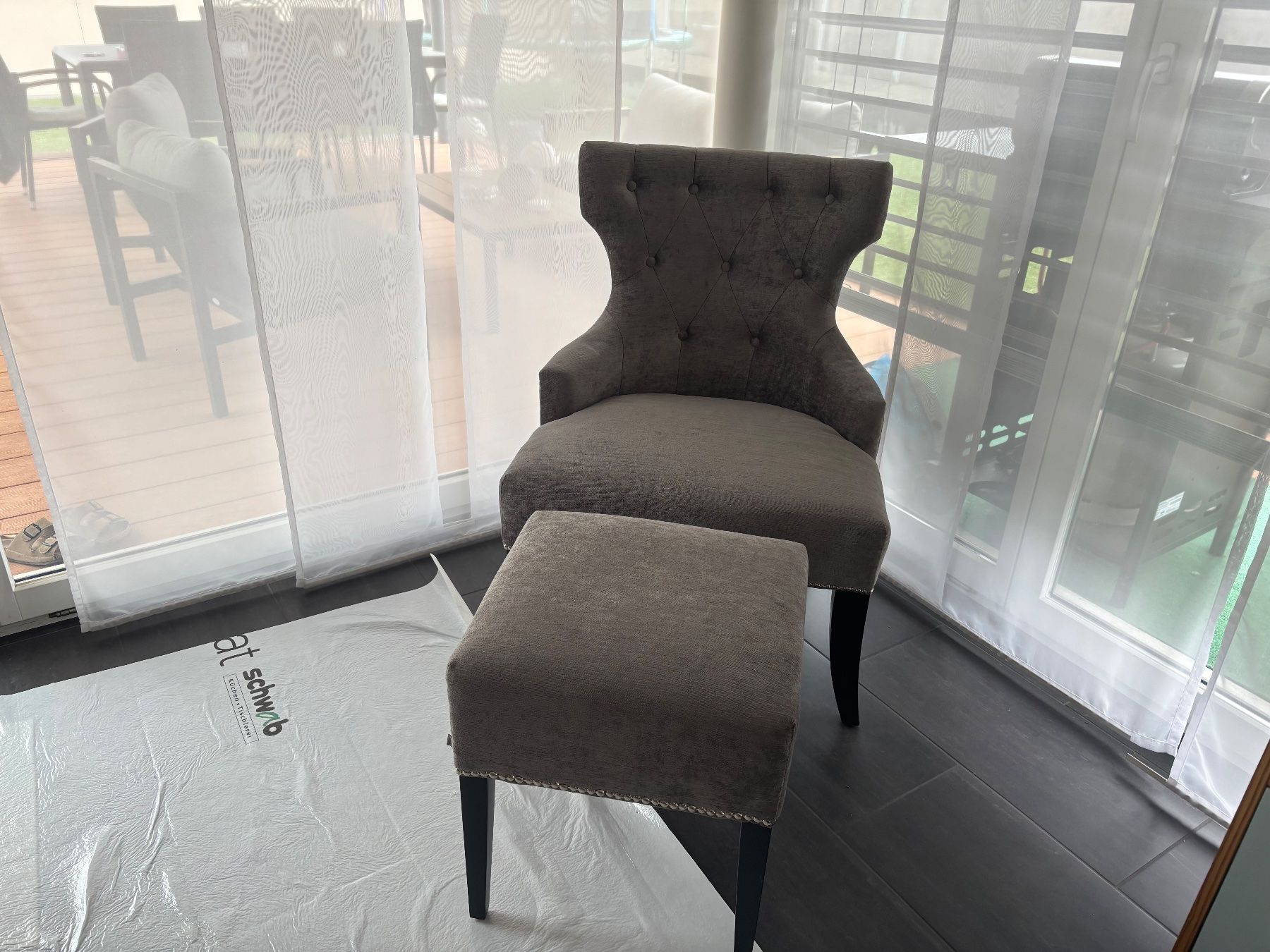 Fauteuils: Sessel mit Hocker grau – D'occasion à Balgach par weltreise2