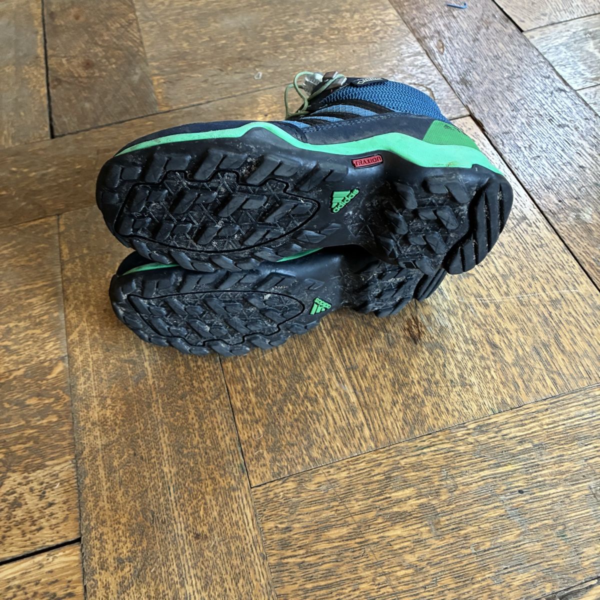 Adidas Scarpe per ragazzi: Wanderschuhe Grösse 30 – Usato da Winterthur venduto da bunteperlen 1