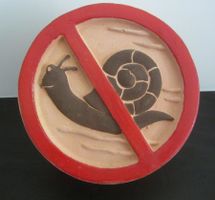 Keramik Gartenfigur "Schnecken unerwünscht"