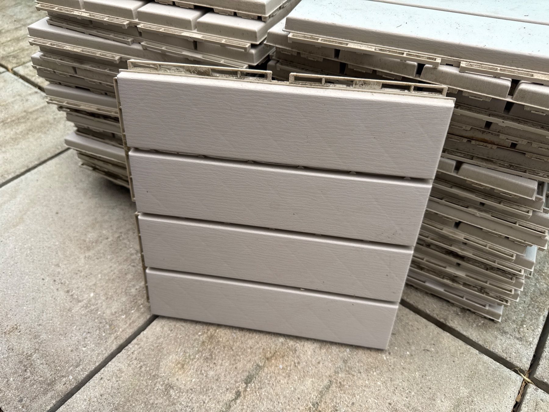 Ikea Revêtements de sol: Bodenplatten Klick System hellgrau ca. 60 Stk gebraucht – D'occasion à Basel par Maulwurf4 1