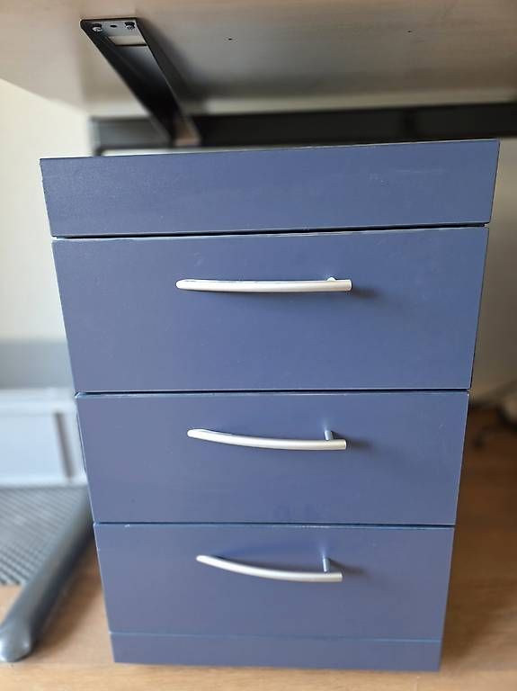 Korpus: 2 Bürokorpusse in blau mit Rollen – Gebraucht aus Liestal von skrumm 1