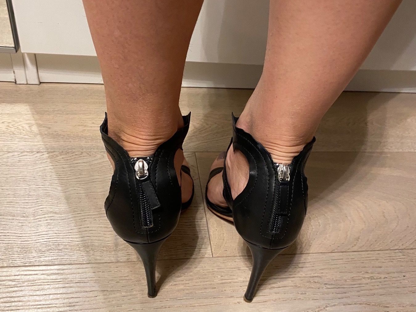 Damenschuhe: RUPERT SANDERSON Black sandals, EU 39.5 – Gebraucht aus Grand-Lancy von catallegra1976 1
