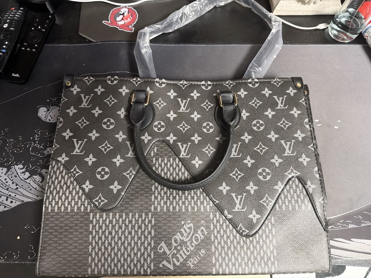Borse da donna: Borsa Lv Monogram Canvas Patchwork nuova – Usato da Köniz venduto da ges_786t