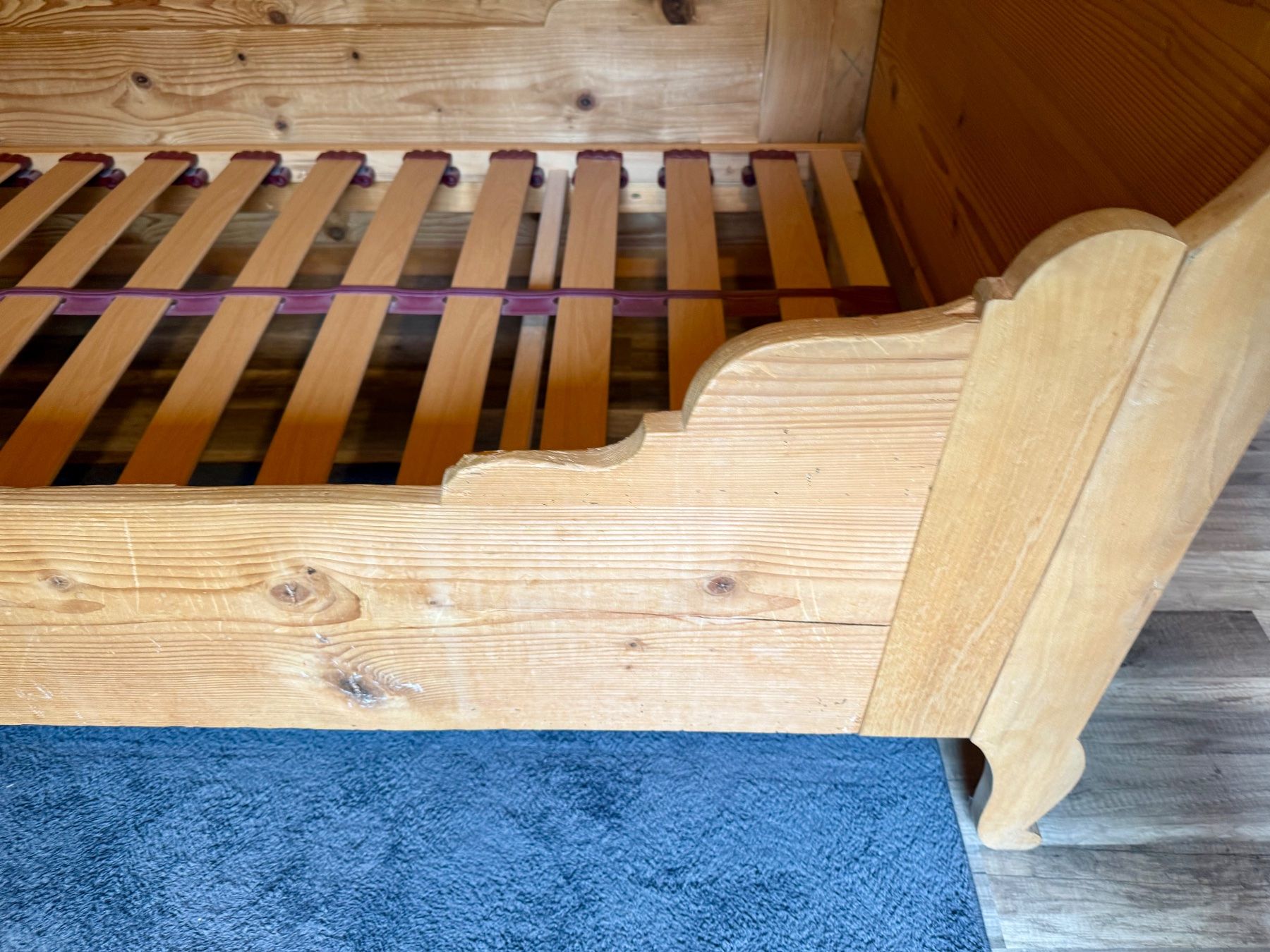 Betten: Altes Holzbett 90x200cm – Gebraucht aus Grabs von Na_Va 2