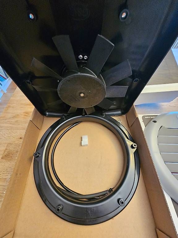 Ventilatori: Dachventilator 12V schwarz Inkl. Innenblende  – Usato da Leimbach AG venduto da Buddyleon 2