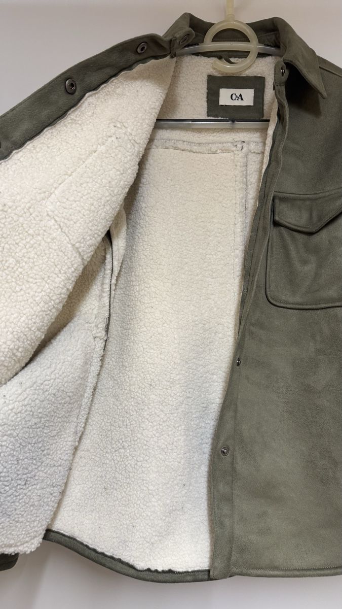 C&A Giacche: Kunstwildlederjacke oliv mit Teddyfutter – Usato da Köniz venduto da blacksofa 1