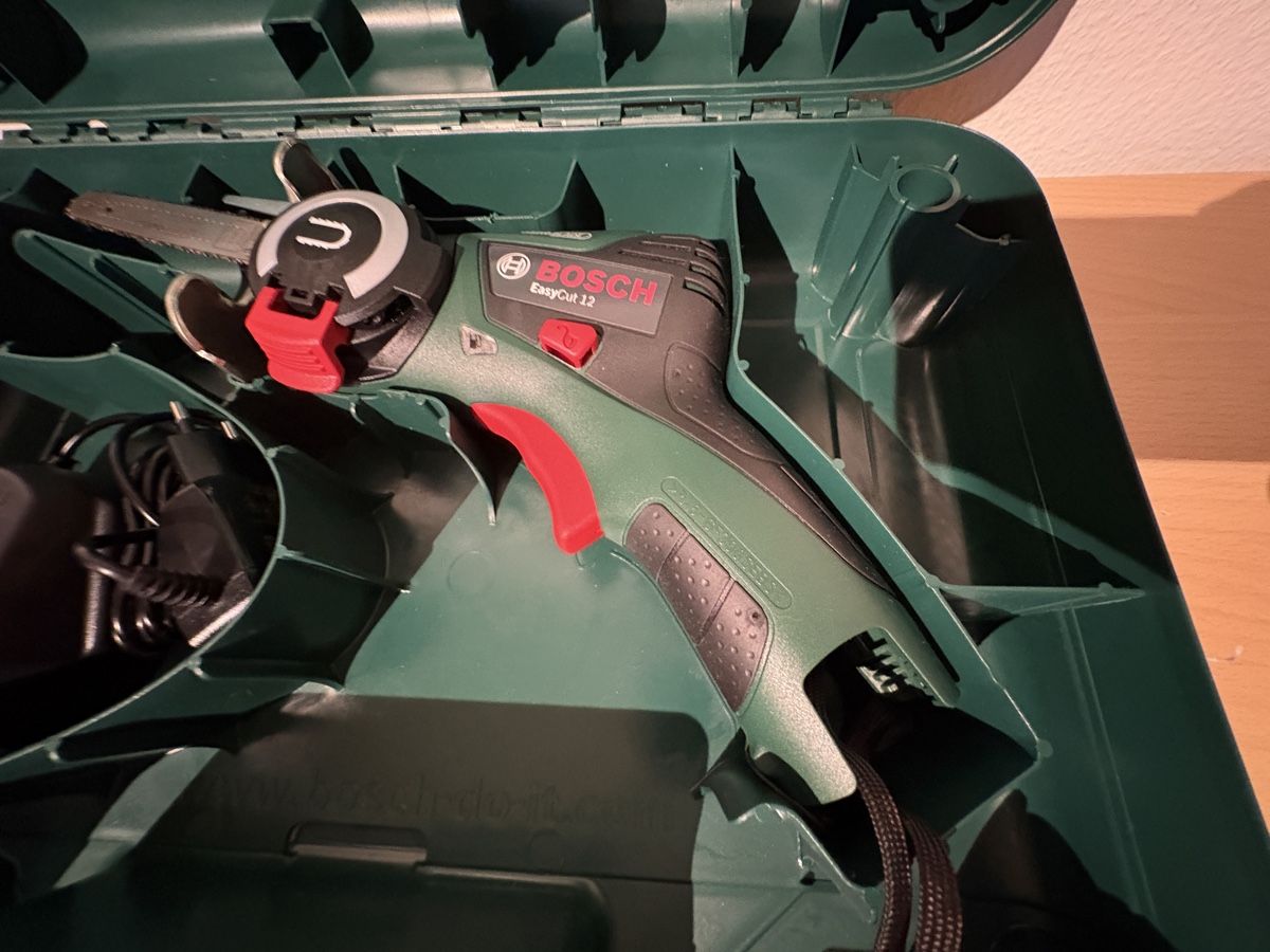 Bosch Alle Werkzeuge: Bosch EasyCut 12 avec chargeur et batterie – Neu (gemäss Beschreibung) aus Porrentruy von qwentoz 2
