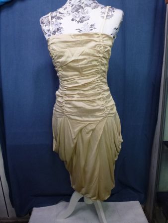 COCKTAILKLEID MADE IN ITALY GR S TRÄGER GERAFFT CHAMPAGNER