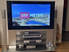 TV Gerät mit Boxen und Subwoofer