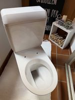 Gut erhaltenes Wc mit Spülkasten Laufen