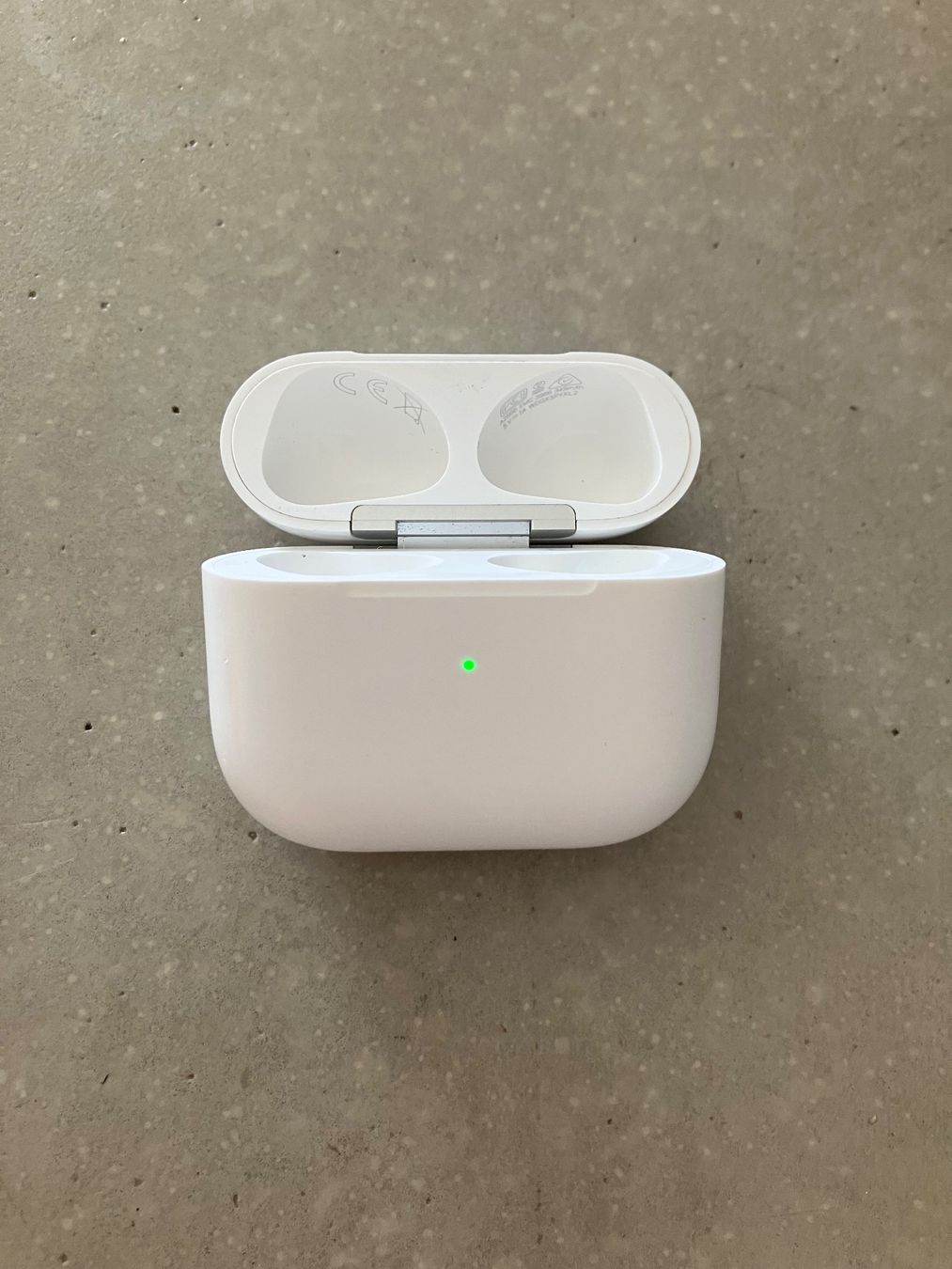 Apple Casques audio: Apple AirPods 3 Case – D'occasion à Lausanne par mr.v