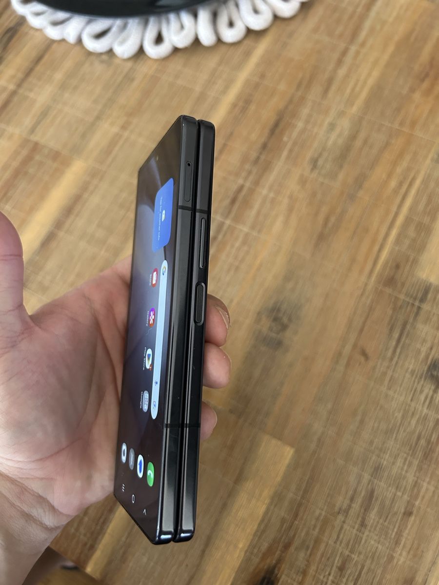 Samsung Telefoni cellulari / Smartphones: Samsung Galaxy Z Fold 5  – Usato da Dietlikon venduto da Luka_Bilic 2