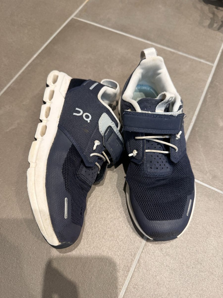 On Chaussures garçon: Kinder on Cloud – D'occasion à Zürich par Sebi.063 1