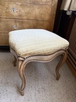 Eleganter Polsterhocker
