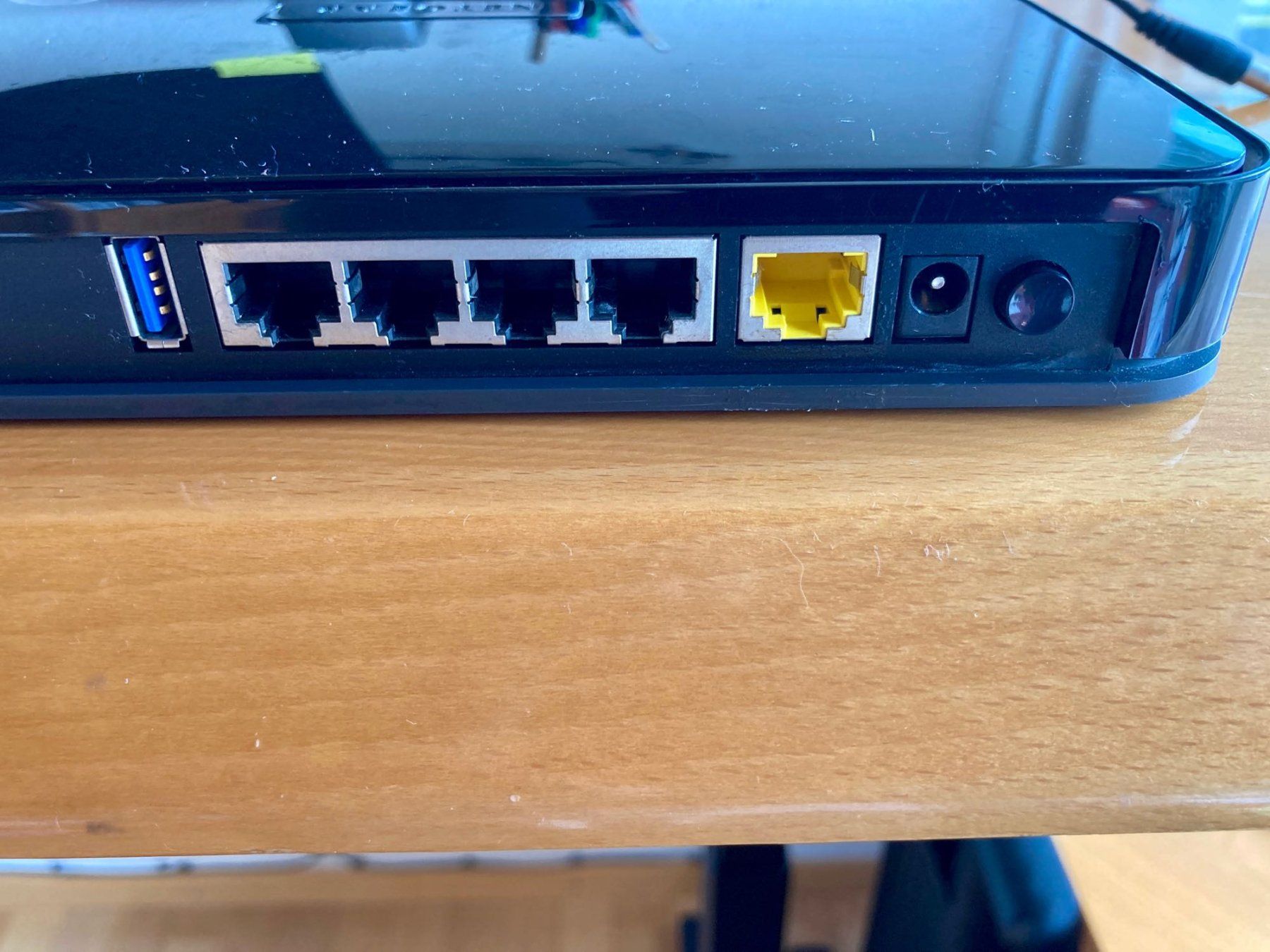 Netgear Modem & Router: WLAN Gibbut Router Netgear N600 – Usato da Sutz venduto da Linde1414 2