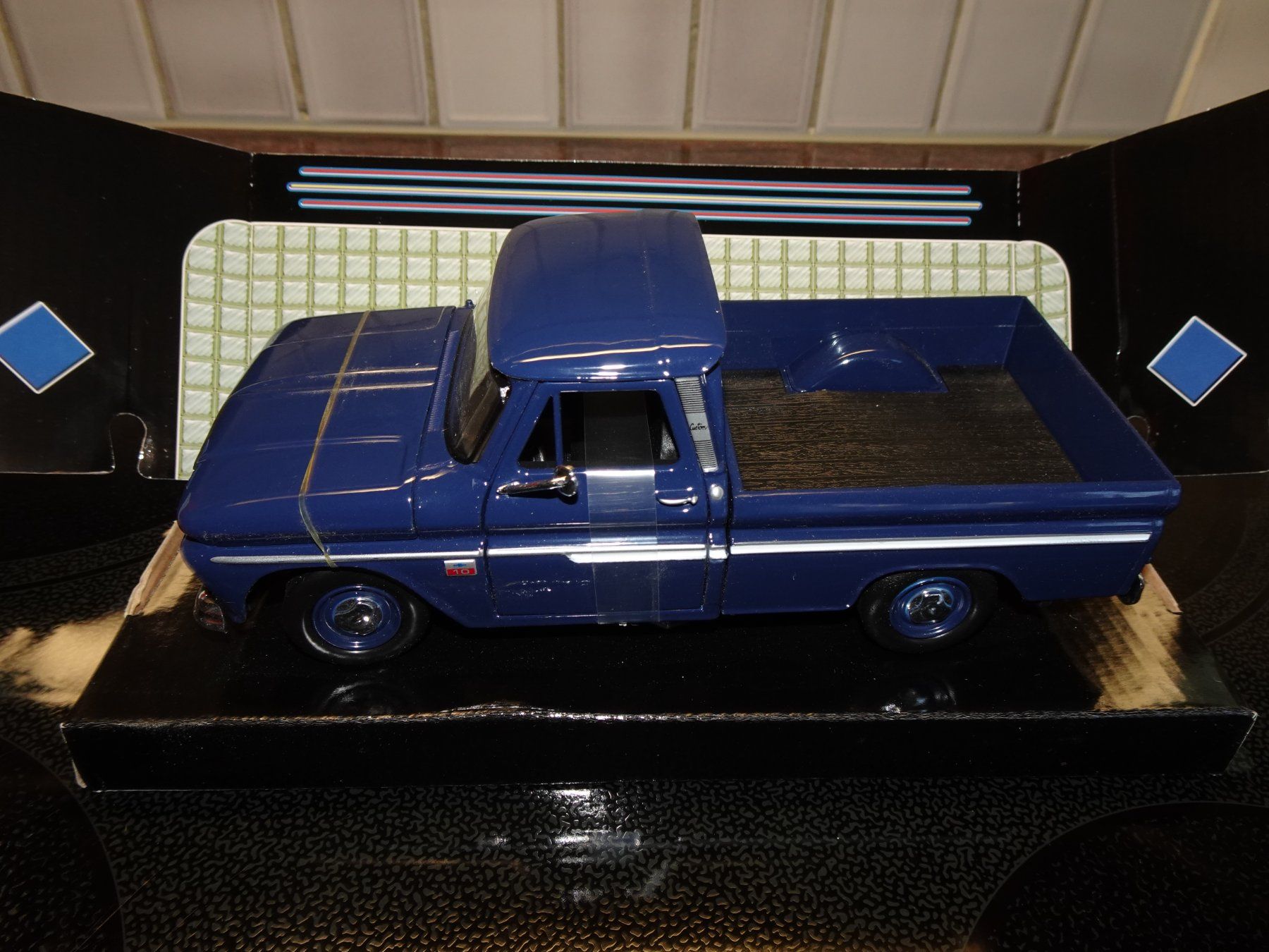 Motormax Modellini d'auto: CHEVY C10 1966 Fleetside Pickup 1:24 – Nuovo e nell'imballaggio originale da Hütten venduto da Technics01LT 1