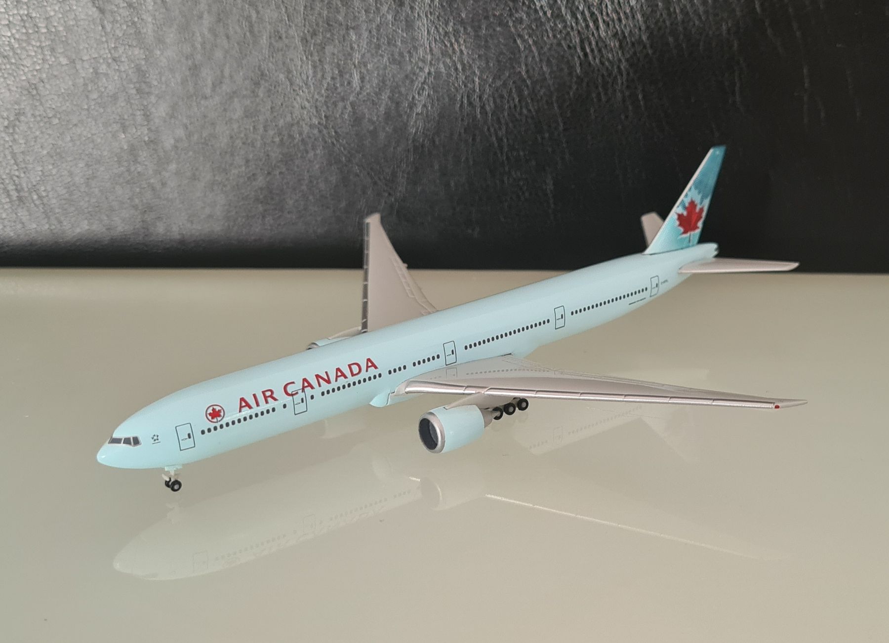 Herpa Modellbausätze & Standmodelle: Herpa Air Canada 1:500 – Gebraucht aus Uetendorf von