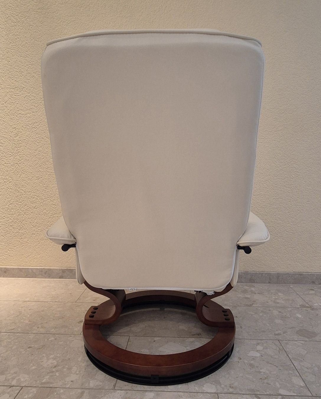 Poltrone: Kunstleder-Sessel mit Hocker - neuwertig – Nuovo (secondo la descrizione) da Mühledorf SO venduto da step04 3