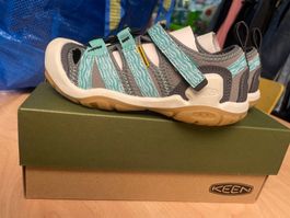 Neue KEEN Sandalen Gr.32/33