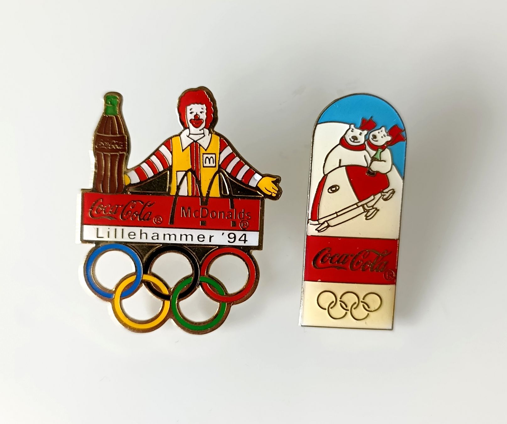 Coca-Cola Plaketten & Abzeichen: 2 Coca Cola Pins, Olympia – Gebraucht aus Wil SG von Donaldus