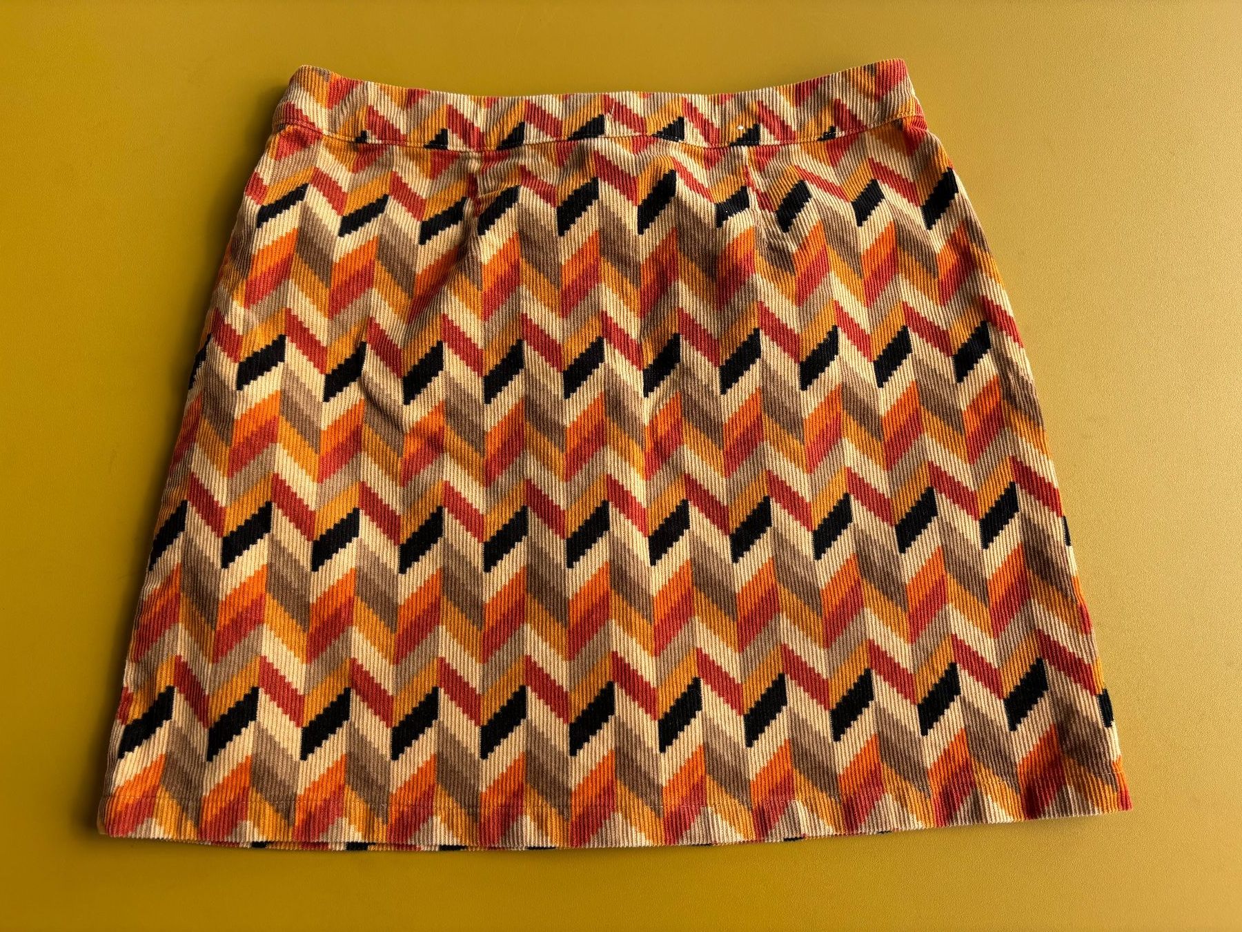 Next Robes et jupes: NEXT Jupe mit 70's Muster Gr. 134 – D'occasion à Zürich par missmodernage 1