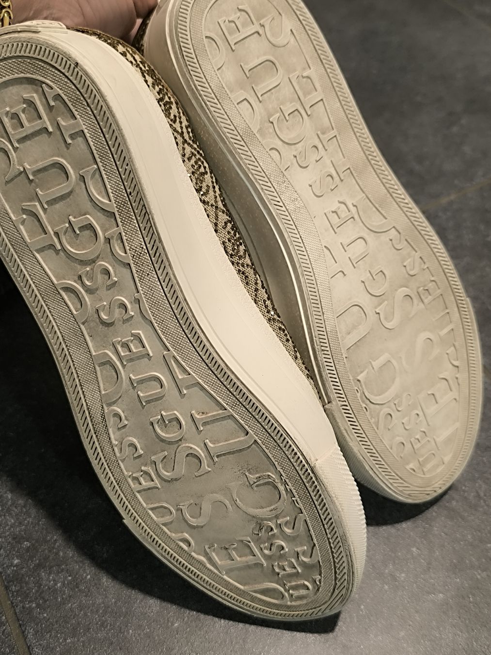 Guess Scarpe da donna: guess Schuhe  – Nuovo (secondo la descrizione) da Oftringen venduto da Lejaleja 2