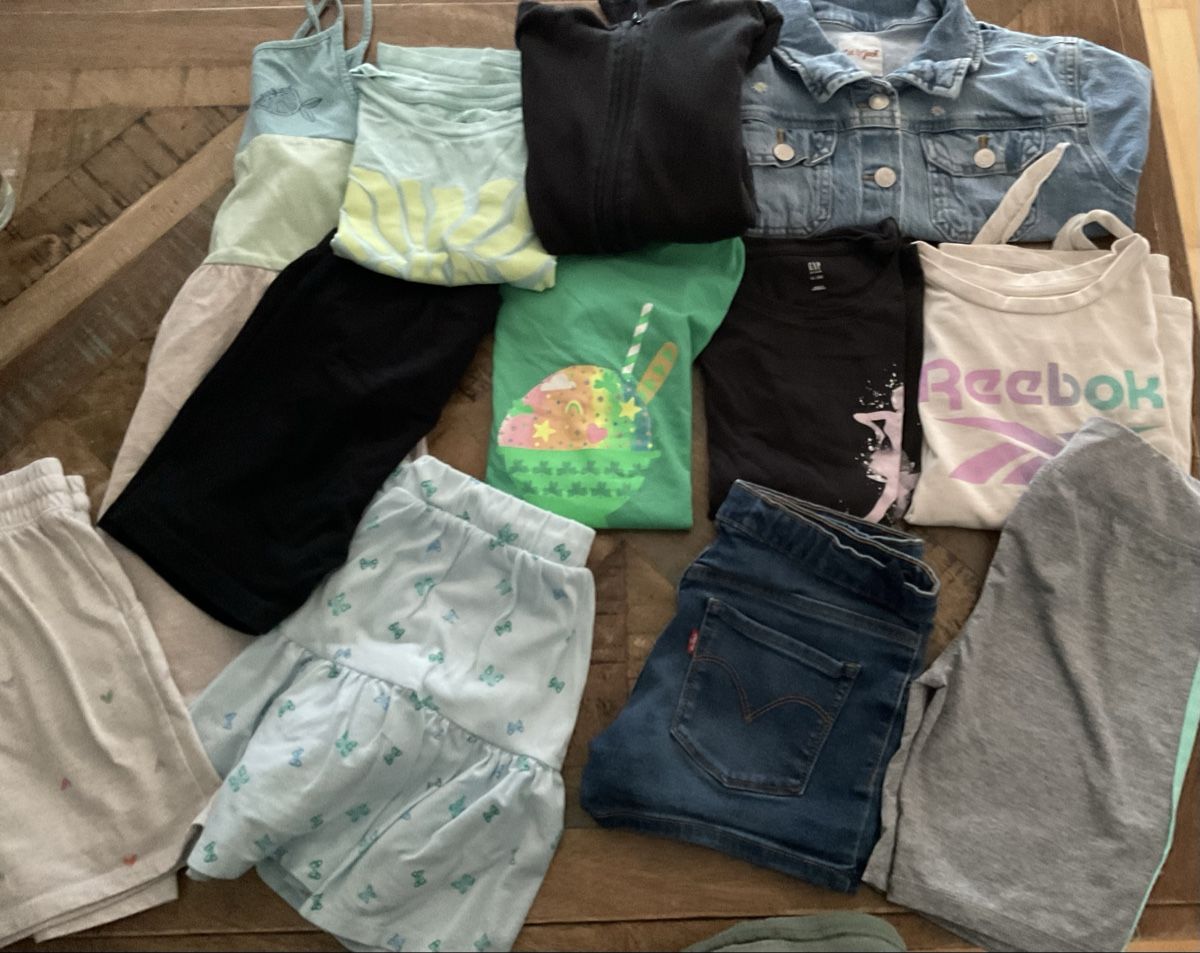 Lotti & Set di vestiti: 12 Stück Sommer Kleiderpaket Gr. 146 – Usato da Bachenbülach venduto da Sybeco