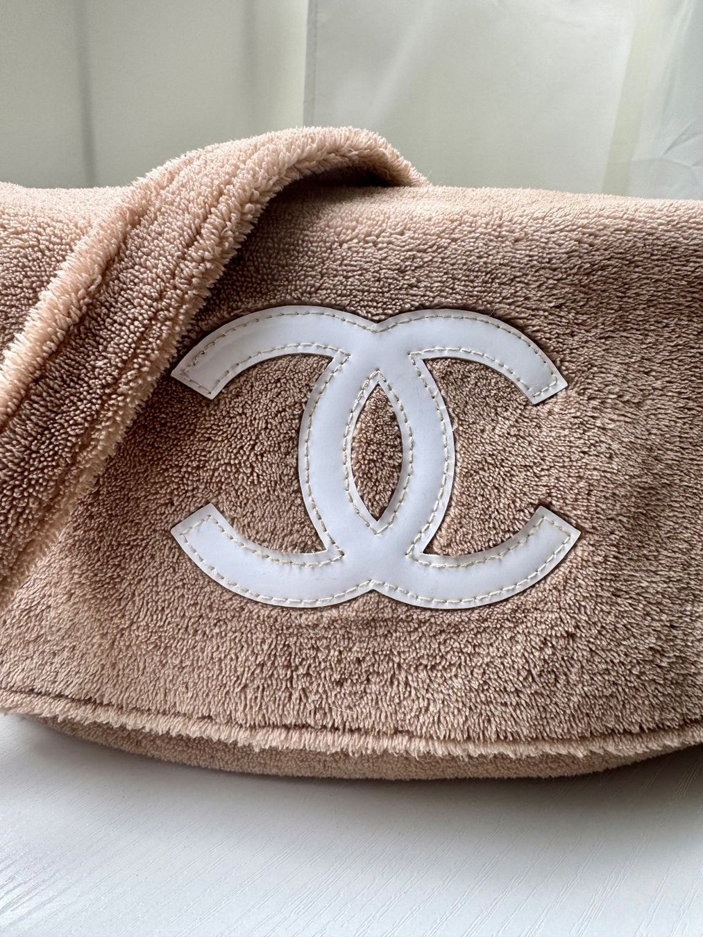 Chanel Borse da donna: Flauschige Schultertasche von Chanel – Usato da zürich venduto da Bailey17 9