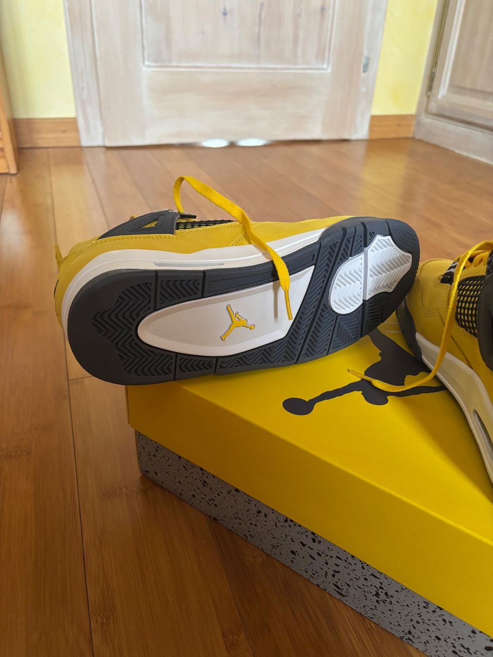 Jordan Scarpe da uomo: Jordan 4 Lightning neuve ! – Nuovo e nell'imballaggio originale da Cottens FR venduto da ginop 2