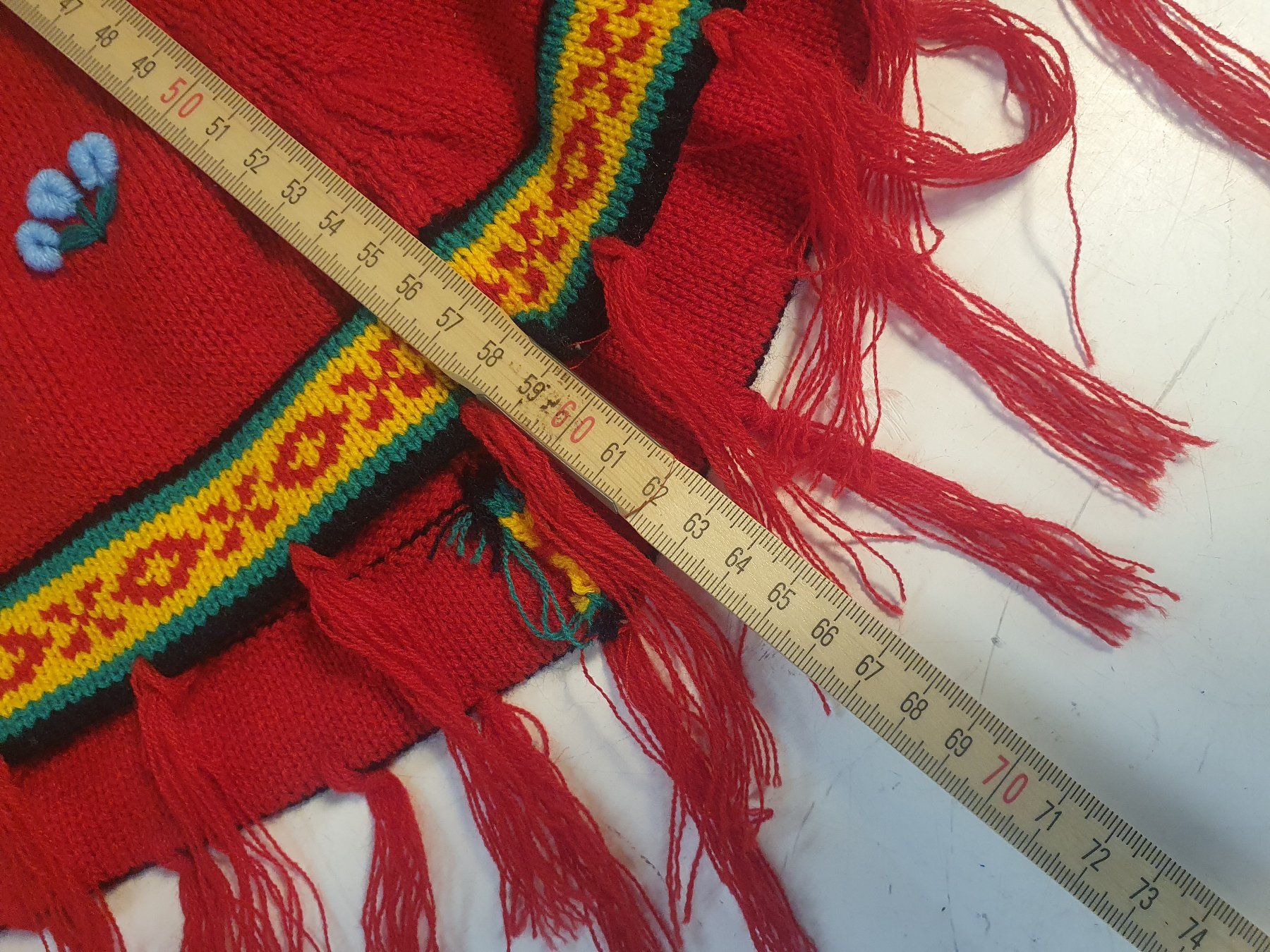 Maglioni & Felpe: Kinderponcho rot mit Natursujets – Usato da Zürich venduto da loosebone 4