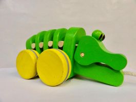 hübsches Nachziehtier KROKODIL
