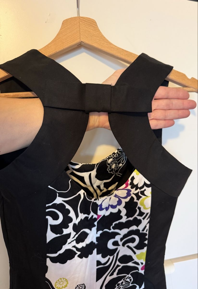 Vestiti: ROBE MI-LONGUE, DÉCOUPE FLEURS ET NOIR – Nuovo (secondo la descrizione) da Crissier venduto da seikoruby 3