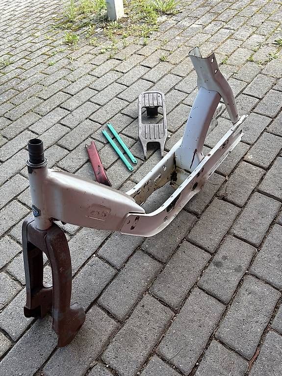 Parti ricambio per ciclomotori: Piaggio Ciao Rahmen 70er – Usato da Sursee venduto da Liquid-freeride 1